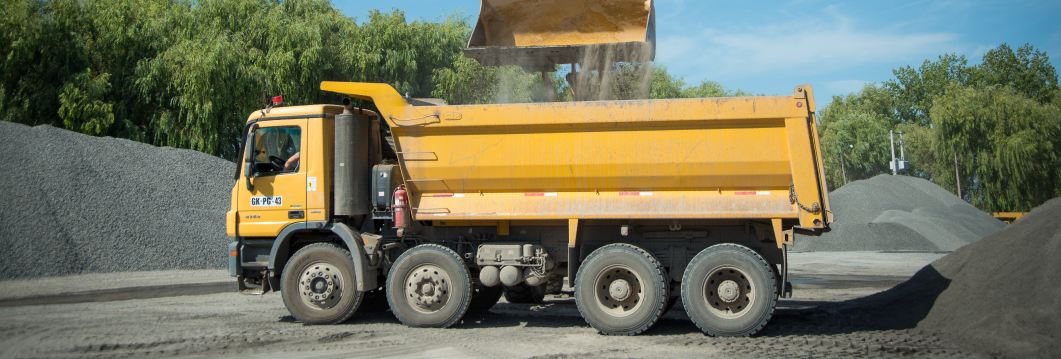 Arena y áridos por camión completo: la forma en que hoy se abastecen las constructoras de Curicó