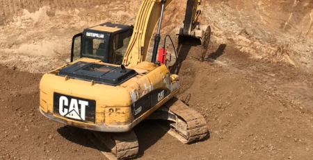Movimiento de tierra y fundaciones: la ventaja de contratar áridos y maquinaria en un solo proveedor